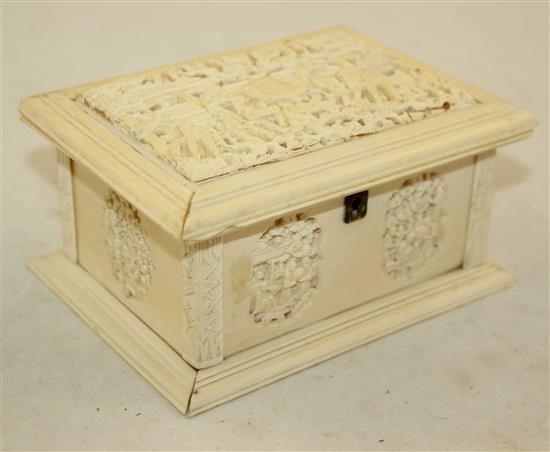 A Chinese export ivory casket, 19th century, 15cm, slight repairs